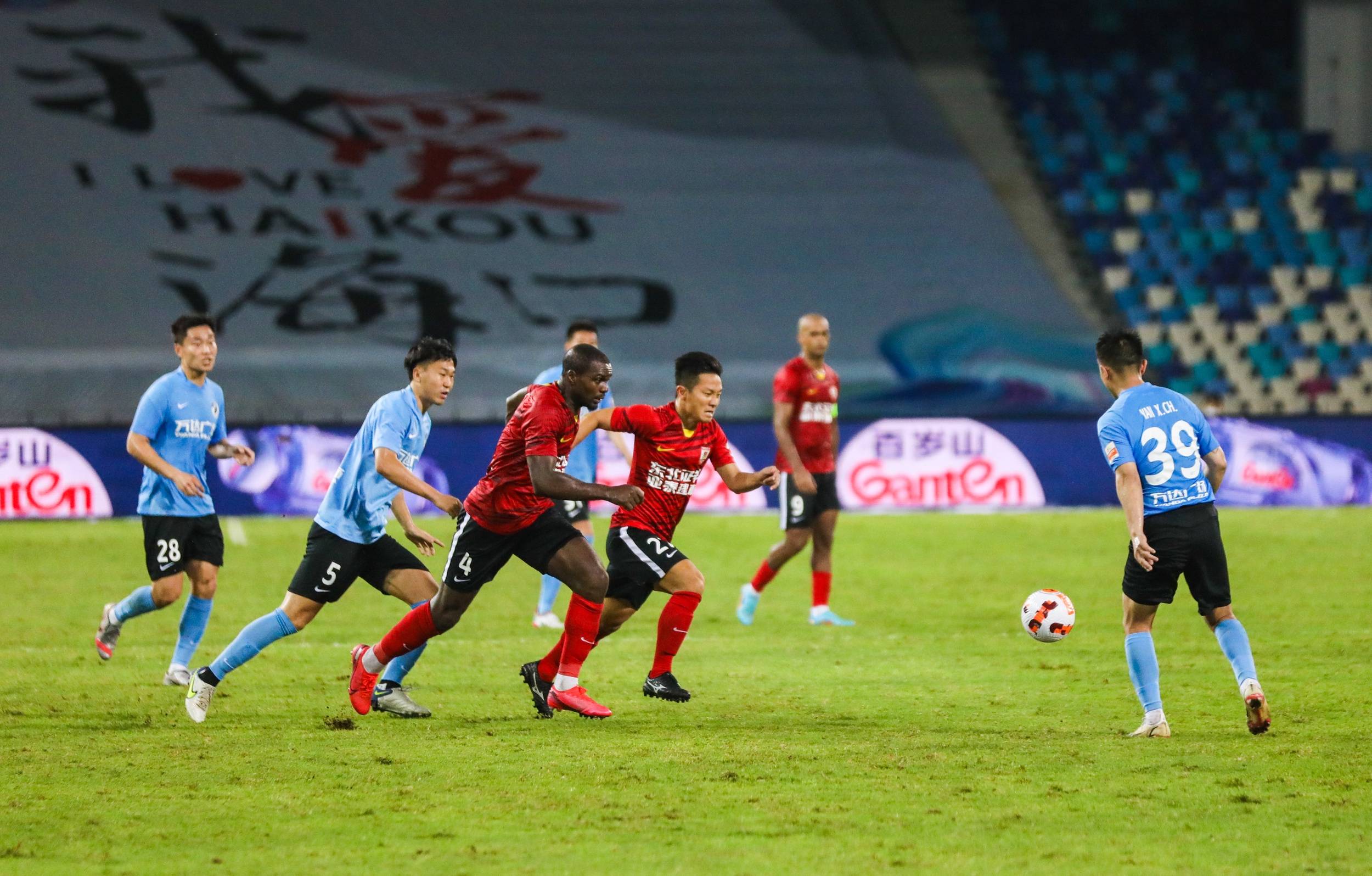 工作人员和 工作人员和